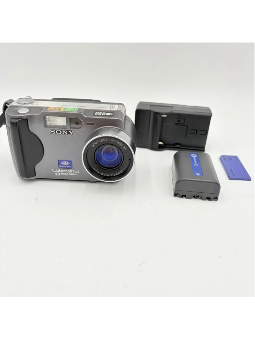 Sony Cyber-shot DSC-S30 DIGITAL CAMERA Bundle TESTED Memory Stick 1.3MP